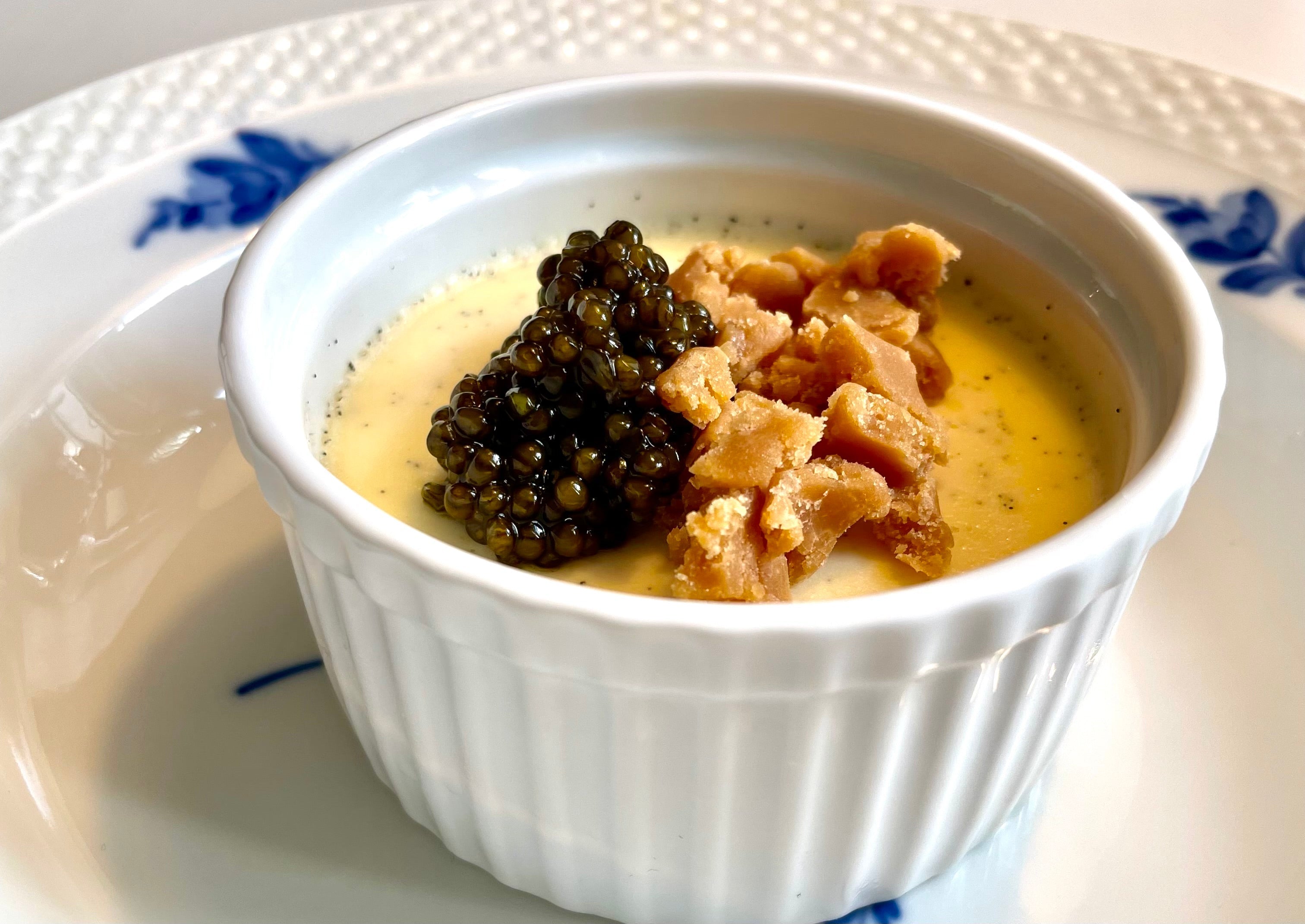 Hvid Chokolade Panna Cotta, Caramel comb og Caviar